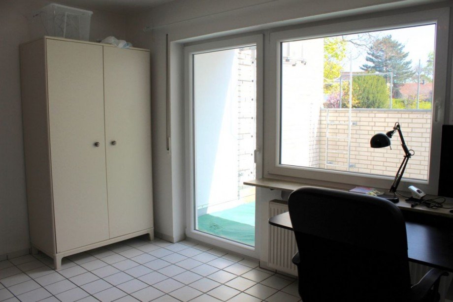 Wohnzimmer mit Zugang zum Balkon Etagenwohnung Darmstadt