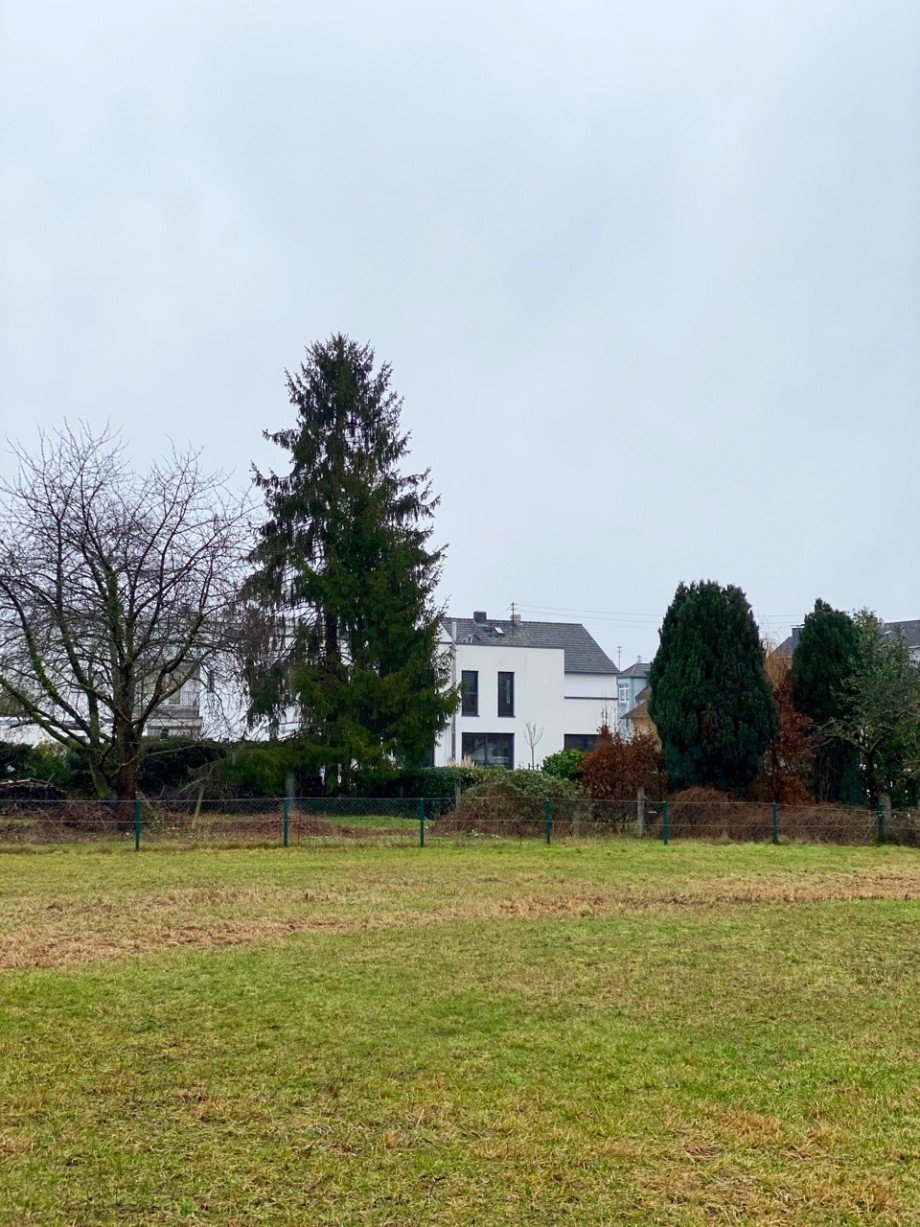Grundst�ck mit Nachbarbebauung Wohngrundst�ck Dreieich