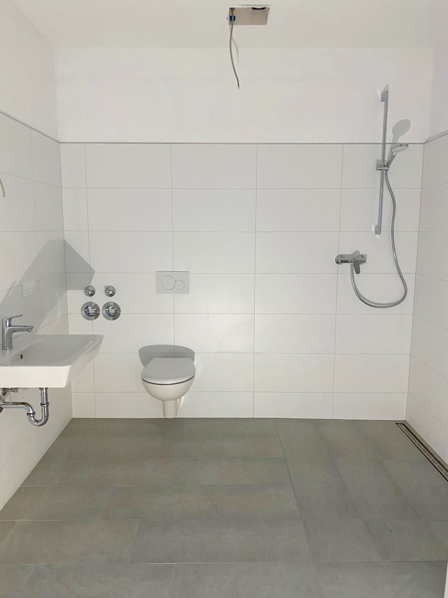 Badezimmer mit Dusche Erdgeschosswohnung Darmstadt