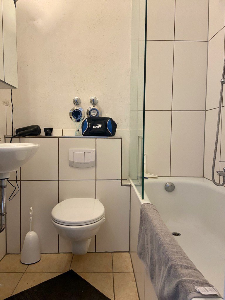 Badezimmer mit Badewanne Darmstadt Dachgeschosswohnung Raumwunder im Woogsviertel - ruhig gelegene 2 ZKB