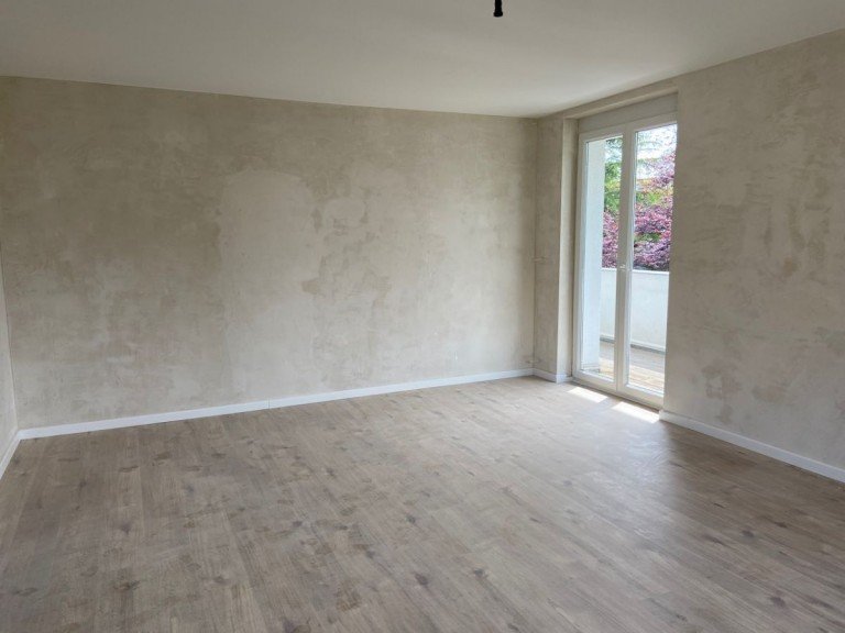Wohnzimmer mit Zugang zum Balkon Darmstadt Etagenwohnung *Renovierte 2+2 Zimmer Wohnung im Paulusviertel*