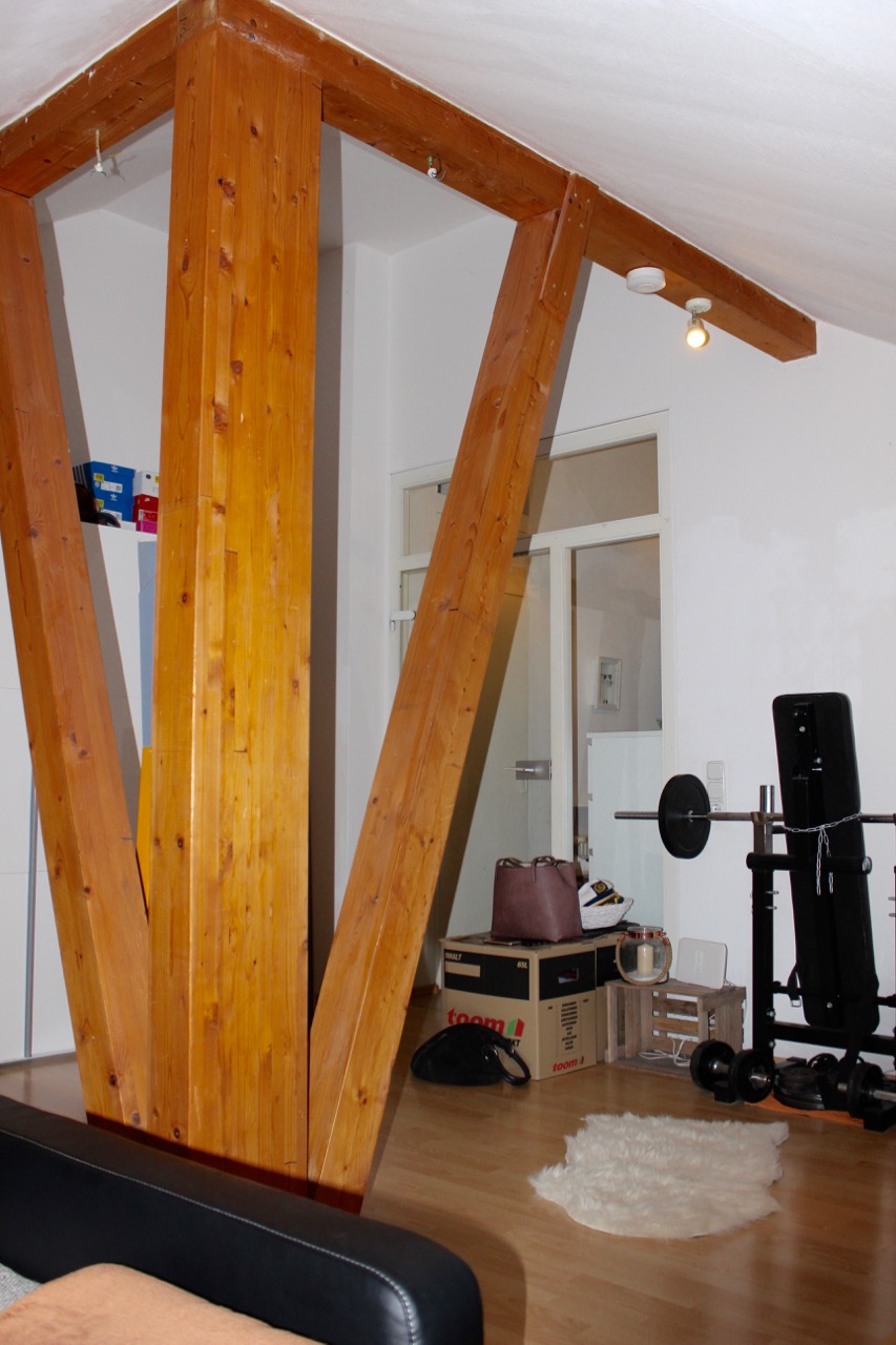 offenes Geb�lk und hohe Decke Dachgeschosswohnung Ober-Ramstadt