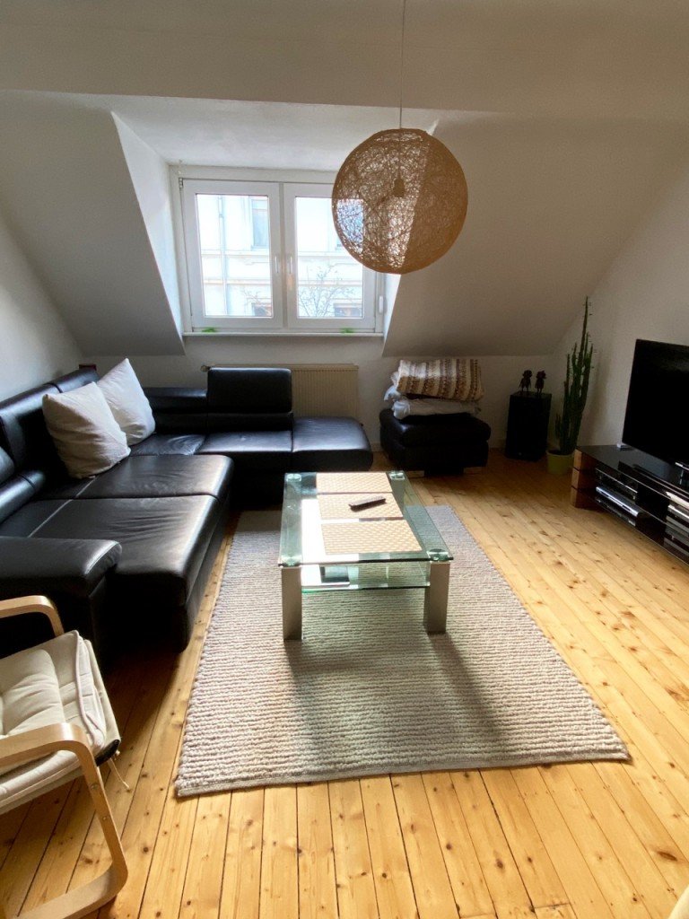 Wohnzimmer Darmstadt Dachgeschosswohnung Schmuckst�ck im Martinsviertel: Charmante 3 Zimmer Wohnung