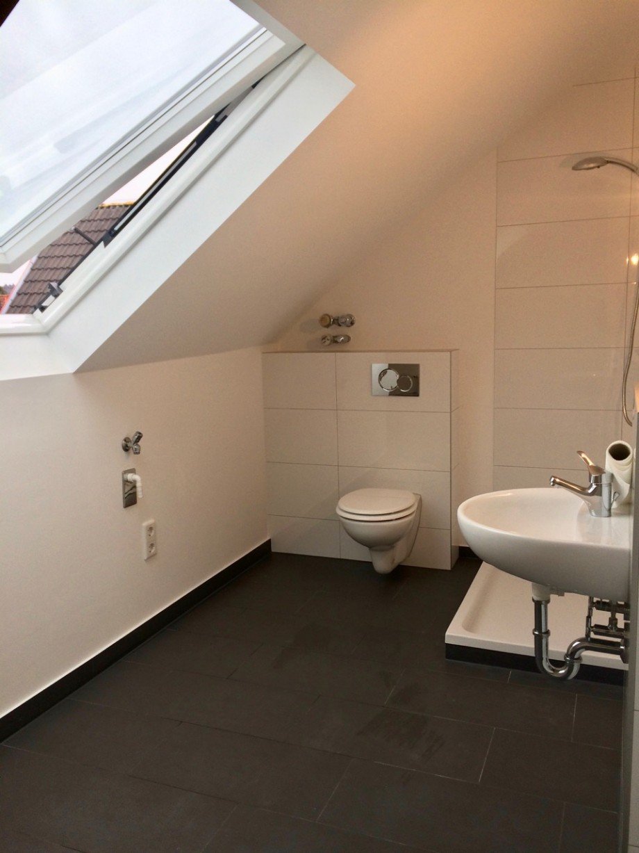 modernes Tageslichtbad Dachgeschosswohnung Darmstadt