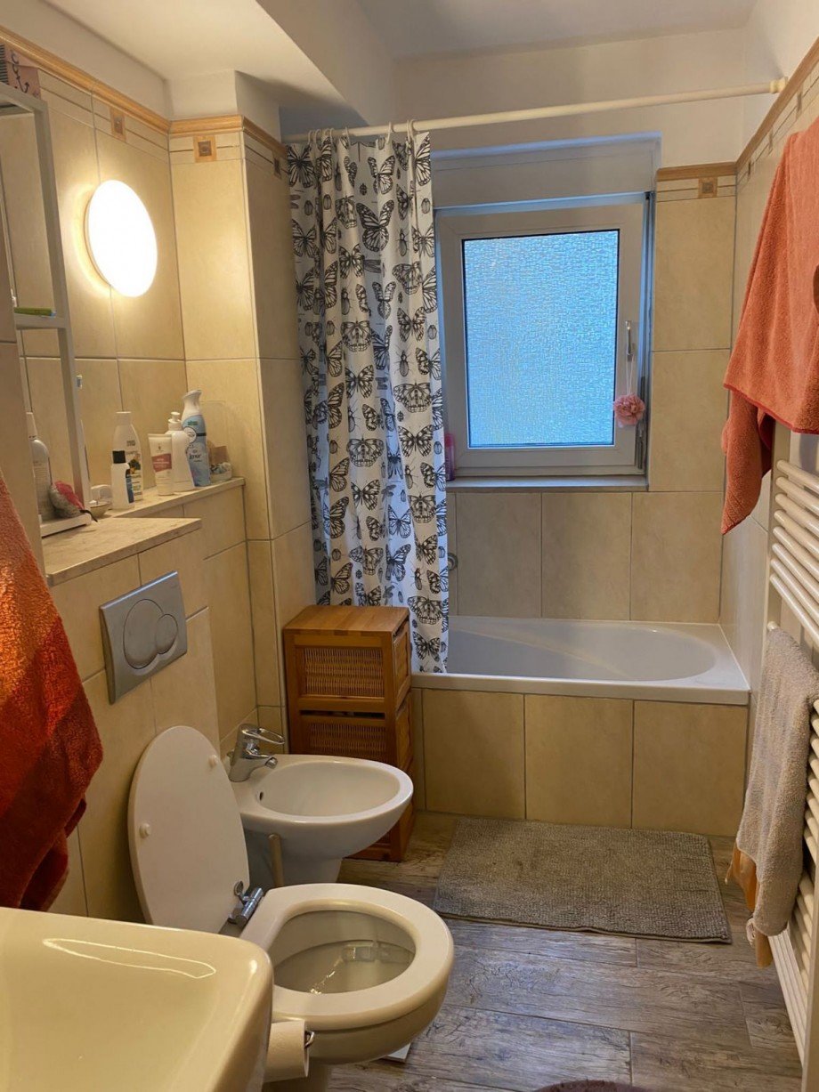 Tageslicht Bad mit Badewanne Etagenwohnung Sulzbach