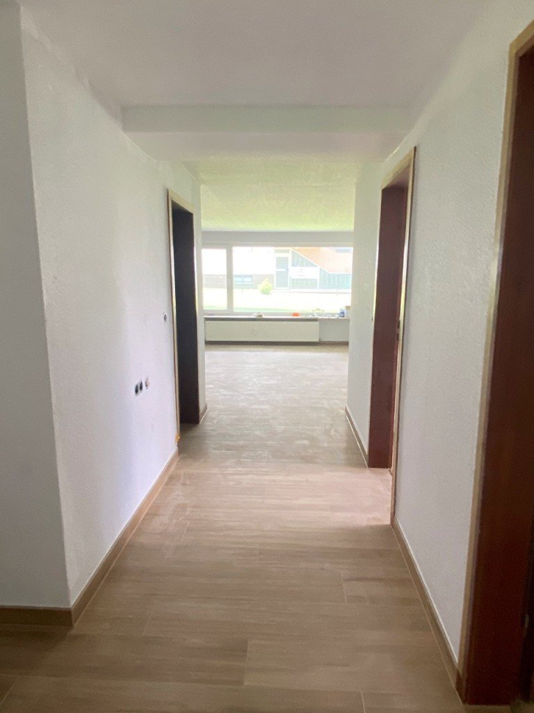 Flur Ro�dorf Souterrainwohnung Hell und gro�z�gig - Direkt einzugsbereit!