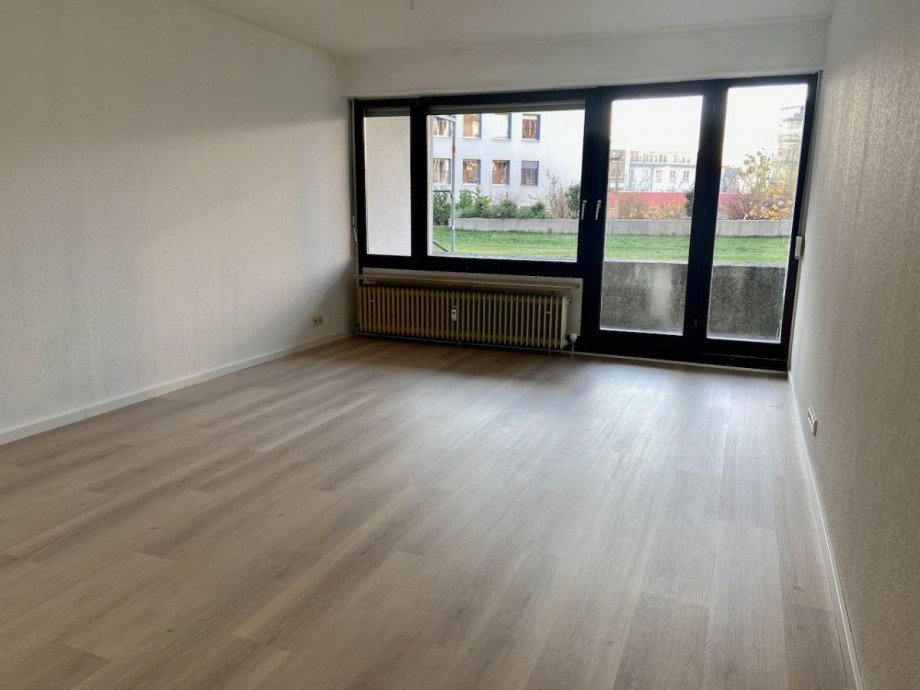 Wohn-/Schlafzimmer mit Zugang zur Terrasse Erdgeschosswohnung Darmstadt