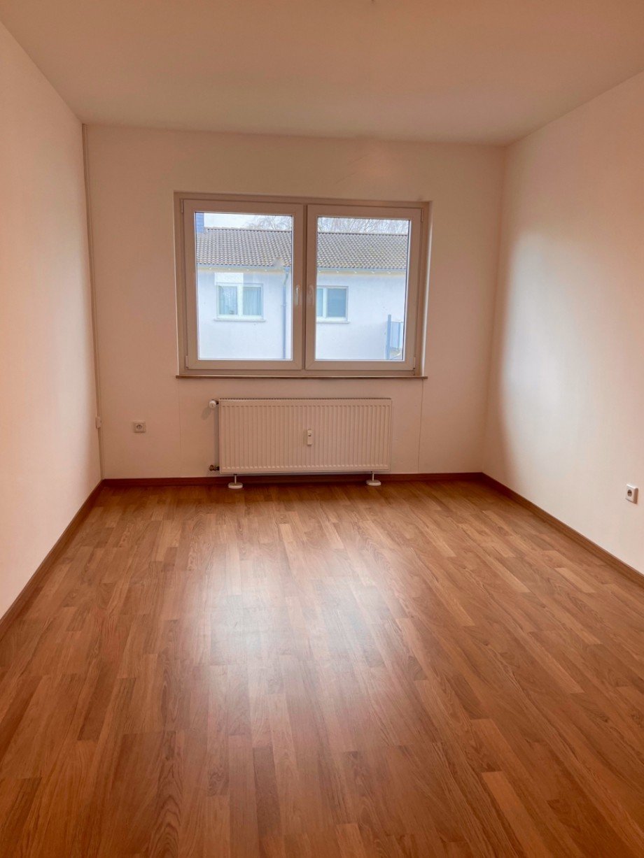 Racano Immobilien Durchgangszimmer Dachgeschosswohnung Erzhausen