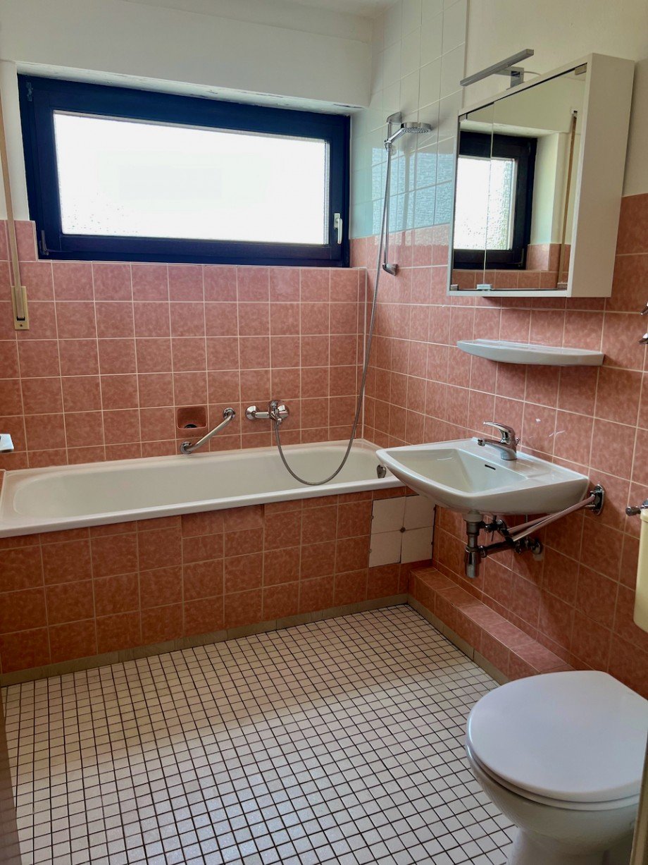Racano Immobilien Tageslichtbad Etagenwohnung Ro�dorf