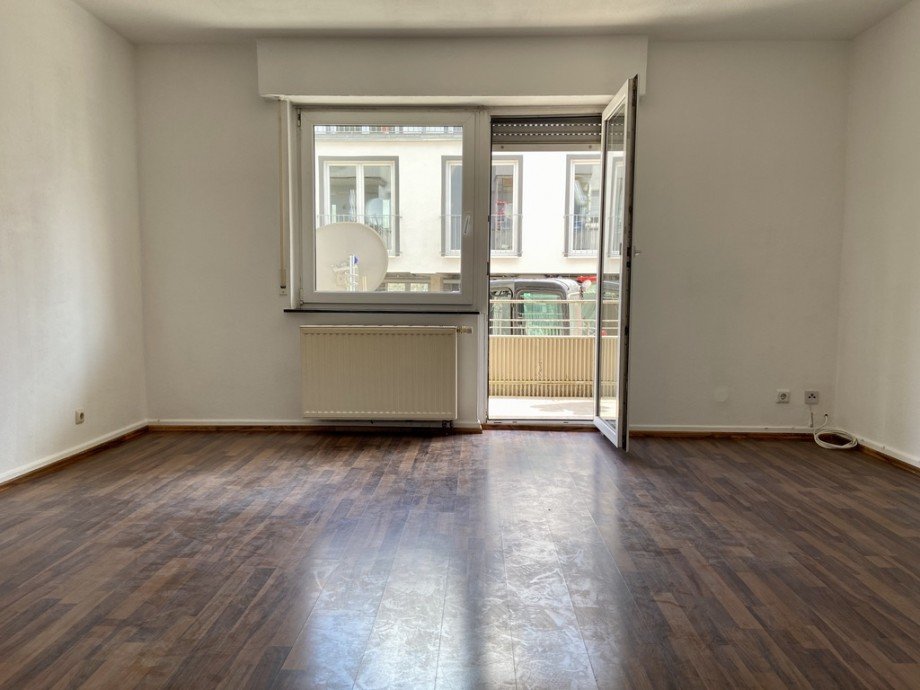 Wohn-/Schlafzimmer mit Zugang zum Balkon Erdgeschosswohnung Darmstadt