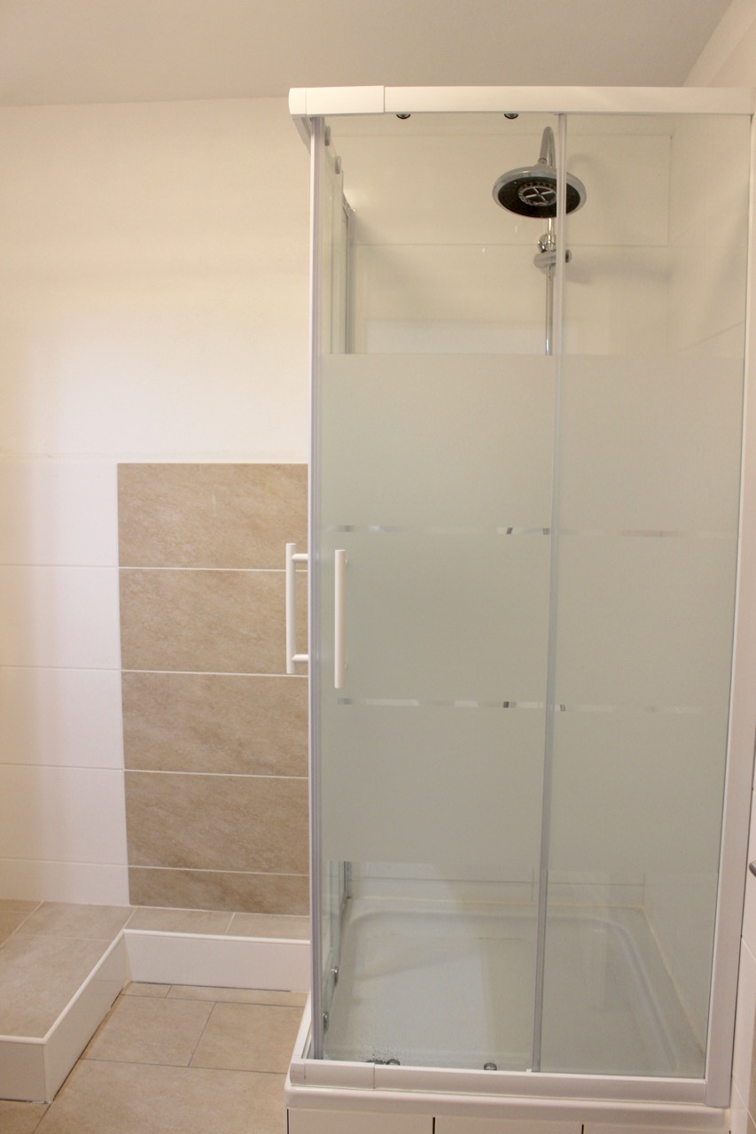modernes Duschbad mit Regendusche Erdgeschosswohnung Ro�dorf