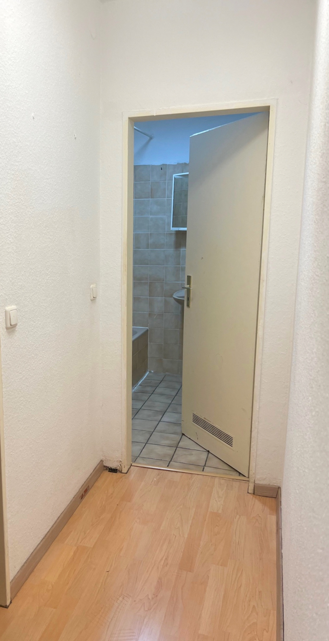 Flur zum Bad Etagenwohnung Weiterstadt