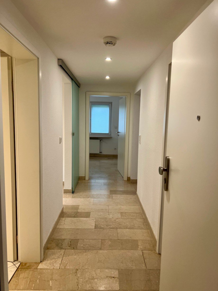 Racano Immobilien_Flur Souterrainwohnung Darmstadt