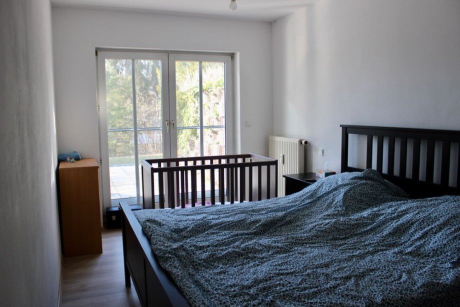 Schlafzimmer mit Zugang zur Balkon Erdgeschosswohnung Darmstadt