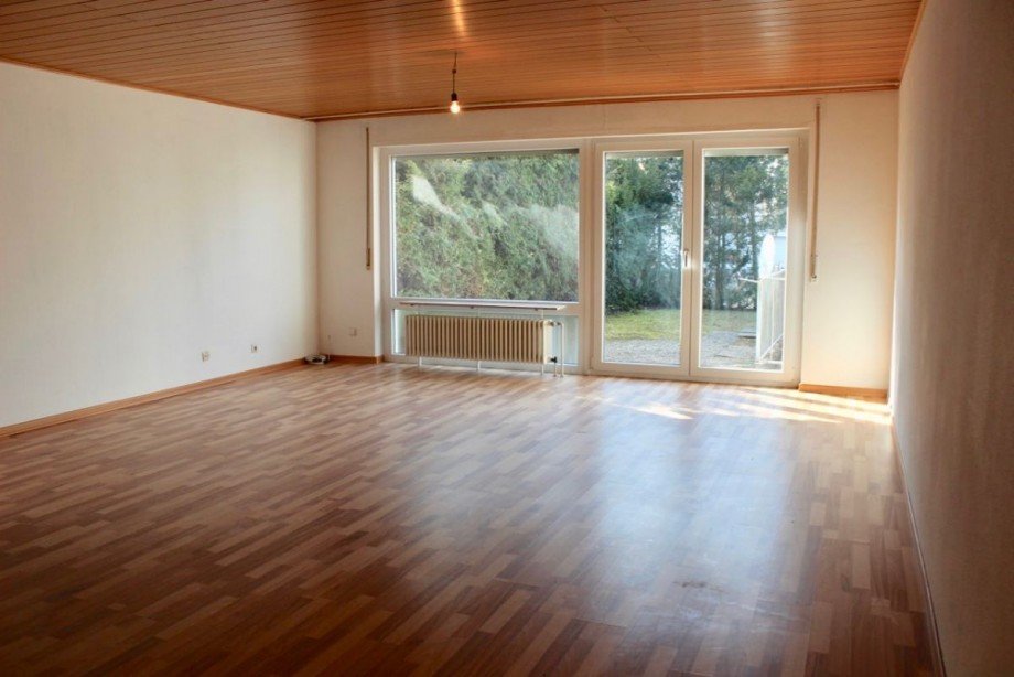 Wohnzimmer mit Zugang zur Terrasse/ Garten Reihenmittelhaus B�ttelborn - Worfelden