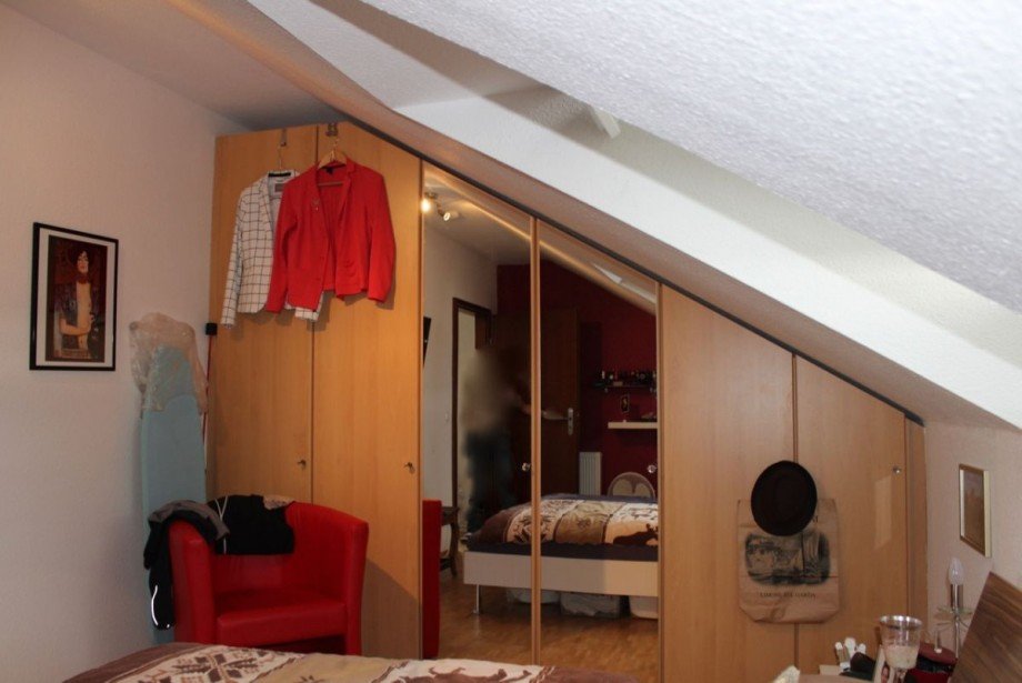 Schlafzimmer mit Einbauschrank Dachgeschosswohnung Erzhausen