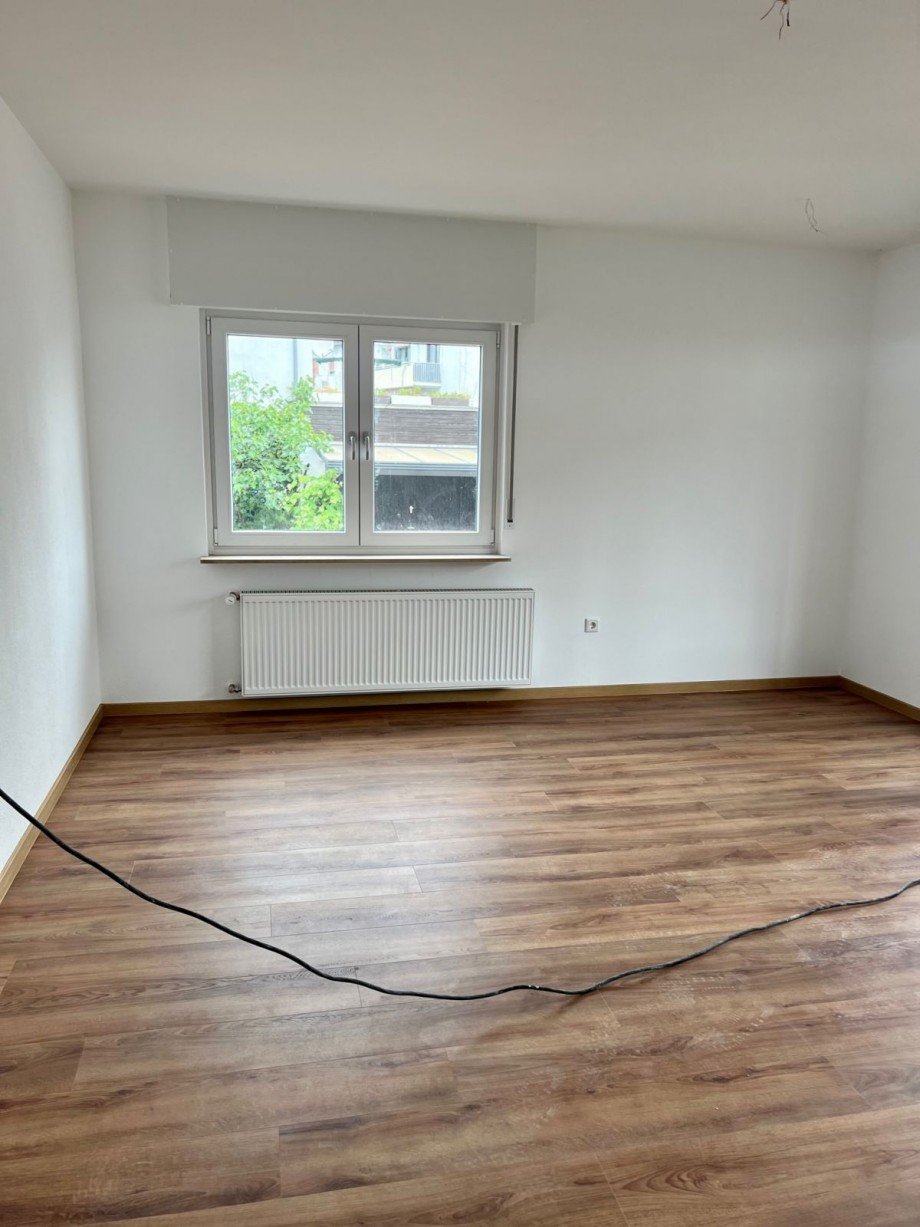 Wohnzimmer mit Zugang zum Balkon Erdgeschosswohnung Erzhausen