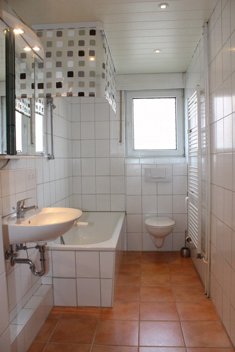 helles Badezimmer M�rfelden - Walldorf Etagenwohnung Kurzfristig verf�gbar - 3 Zimmer Wohnung in M�rfelden