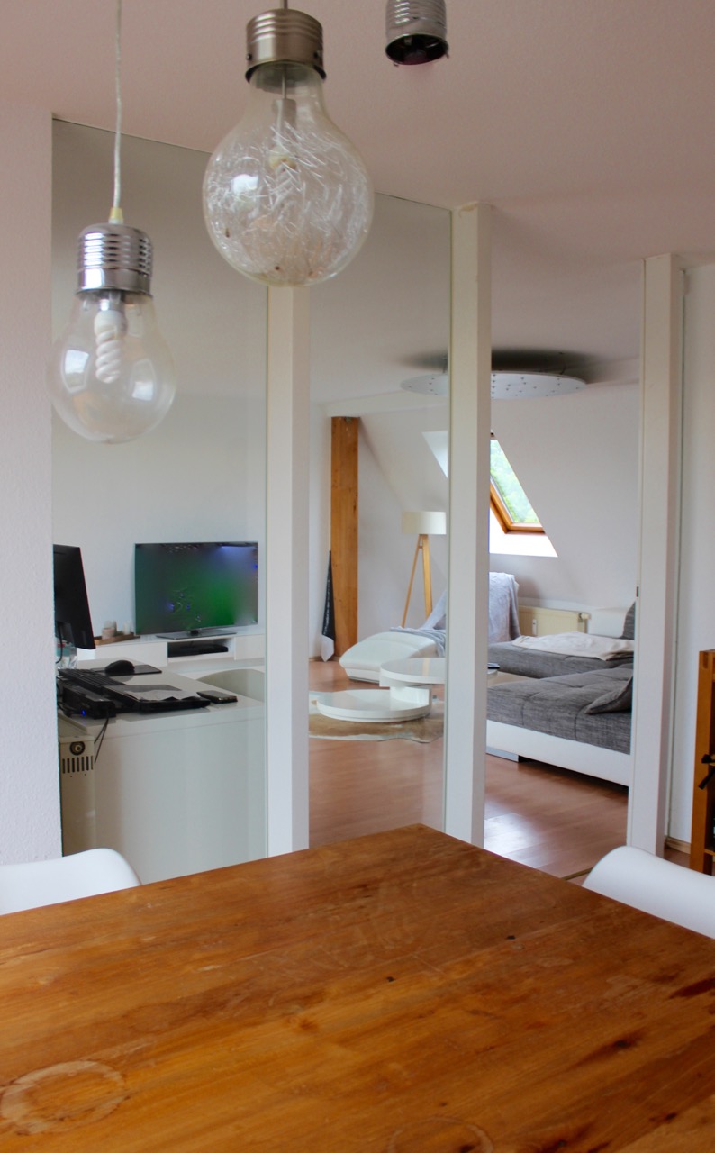 Essbereich mit Blick ins Wohnzimmer Dachgeschosswohnung Darmstadt