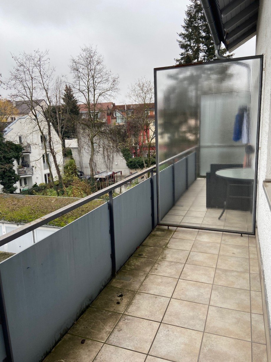 ger�umiger Balkon Etagenwohnung Darmstadt
