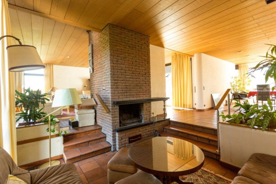 Wohnbereich mit Kamin Villa Ro�dorf