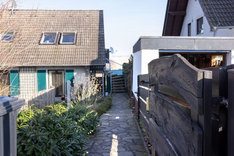 Hauszugang Ober - Ramstadt Maisonettewohnung Belohnung f�r Ihre lange Suche - wohnfreundliche Lage im Gr�nen - Ideal f�r die Familie