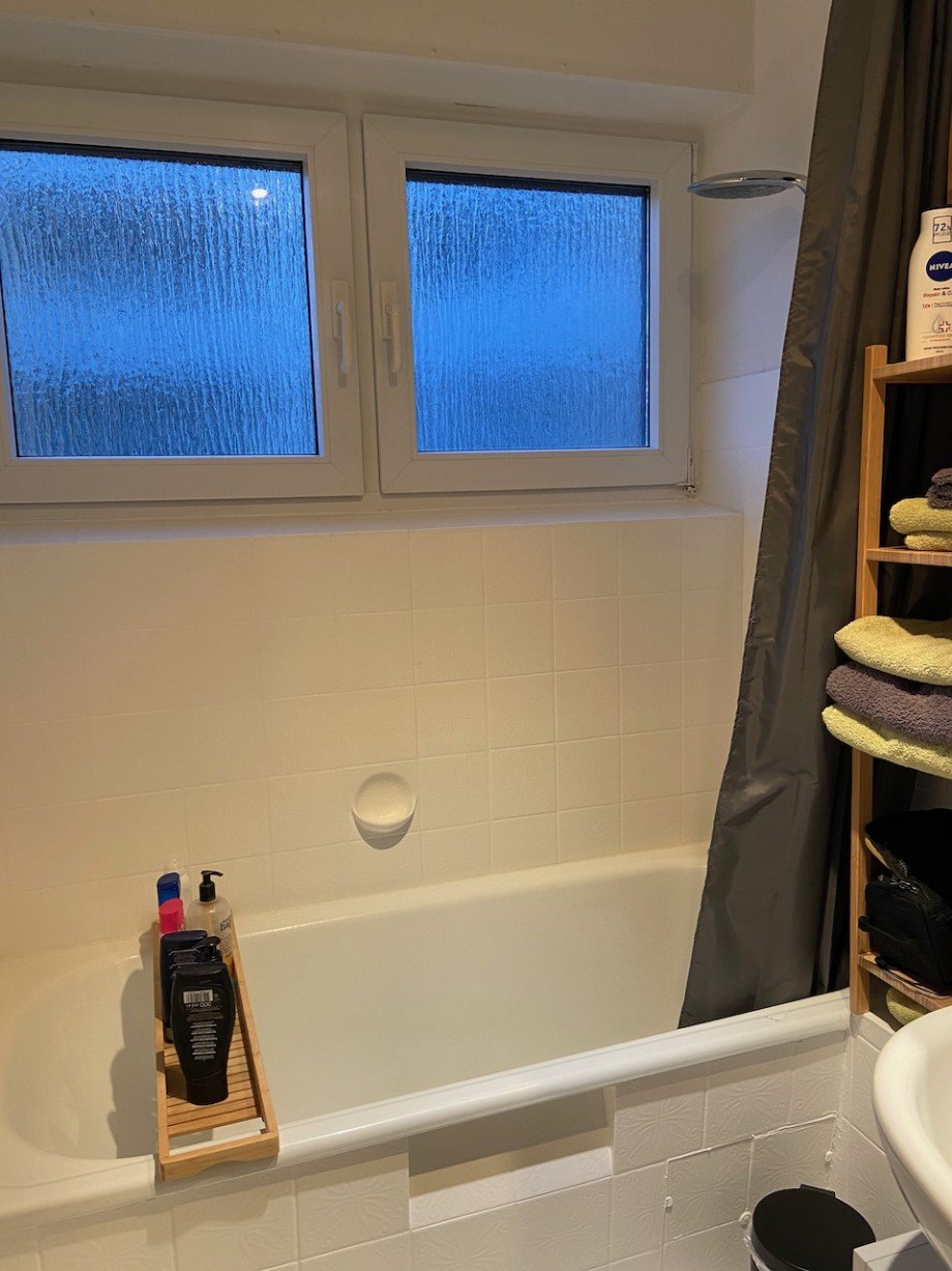 Tageslichtbadezimmer mit Badewanne Erdgeschosswohnung Ro�dorf