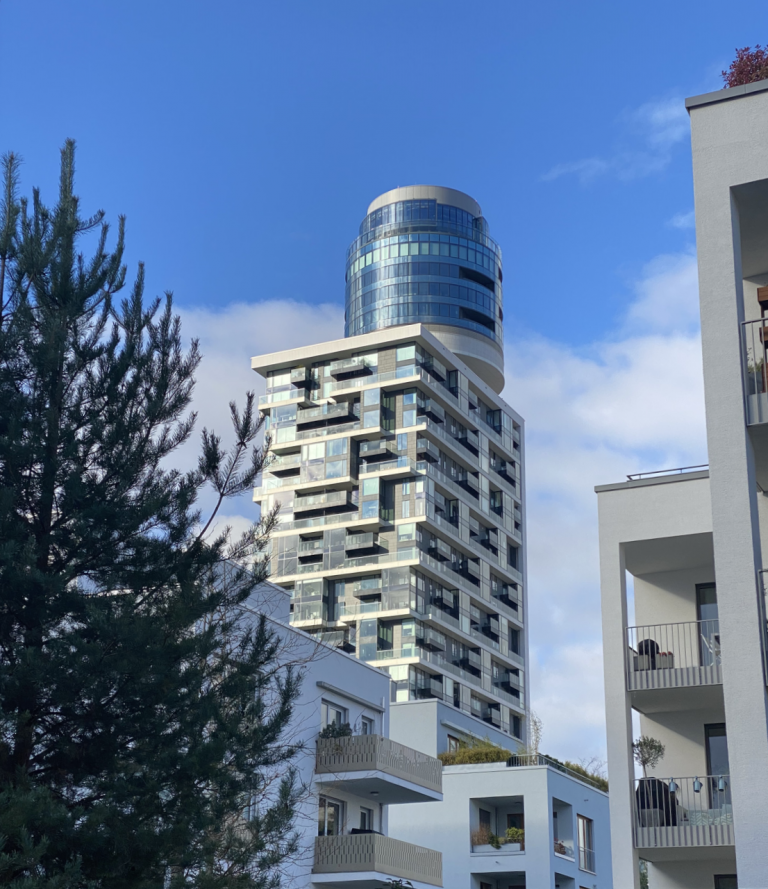 Am Henninger Turm Frankfurt/ Main Etagenwohnung Modern und elegant - Sofort einziehen!
