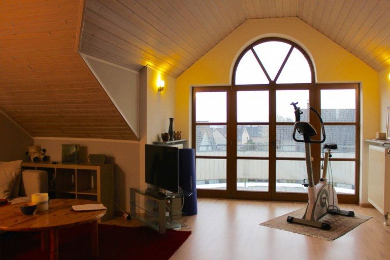 Wohnzimmer Rossdorf Dachgeschosswohnung *Exklusive DG - Wohnung in Feldrandlage*