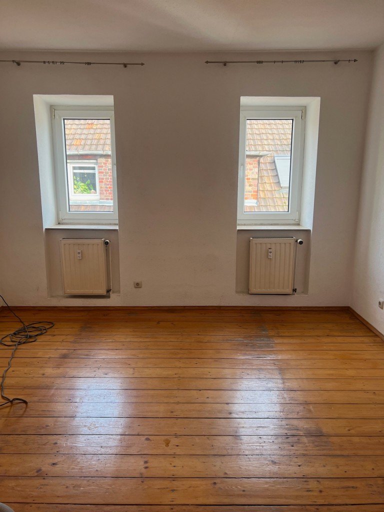 Racano Immobilien Wohnzimmer Darmstadt Etagenwohnung *Racano Immobilien* Martinsviertel - Gepflegte 2 Zimmer Dachgeschosswohnung*