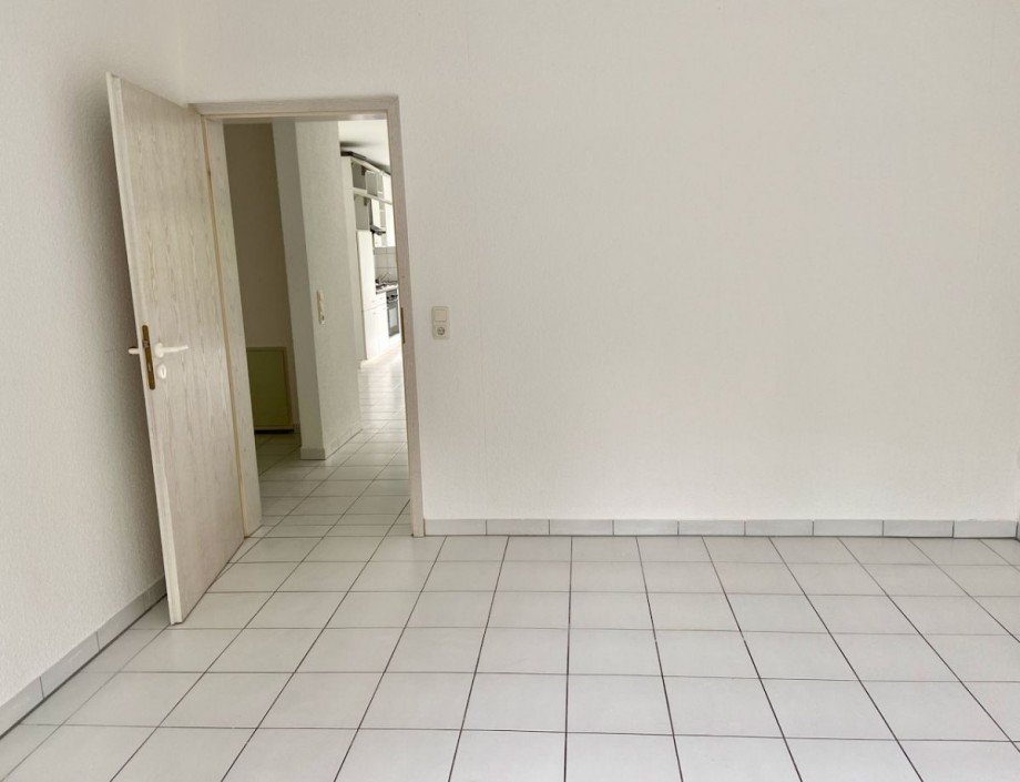 Schlafzimmer mit Zugang zur Balkon Etagenwohnung Darmstadt