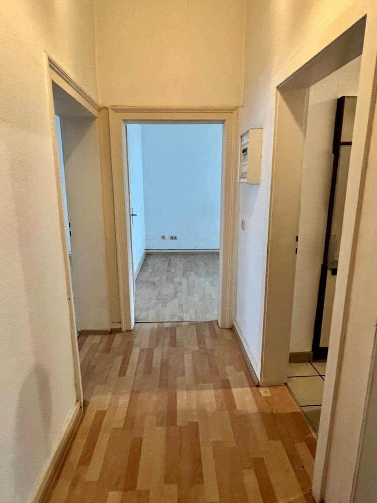 Flur Eingangsbereich Offenbach Etagenwohnung Sofort beziehbar - Gro�z�gige und WG geeignete 3 Zimmer Wohnung in der Innenstadt