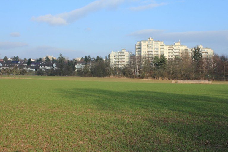 Ansicht Haus Liederbach Etagenwohnung Helle 3 Zimmer Wohnung mit Aussicht - frei ab sofort