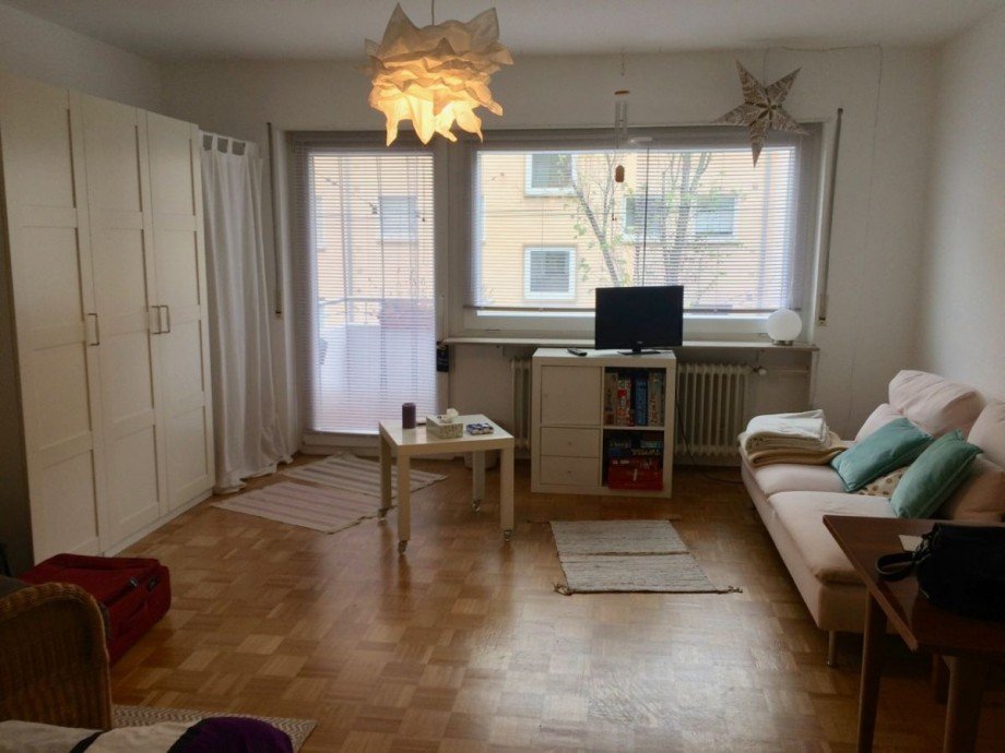 Wohnzimmer mit Zugang zum Balkon Etagenwohnung Darmstadt