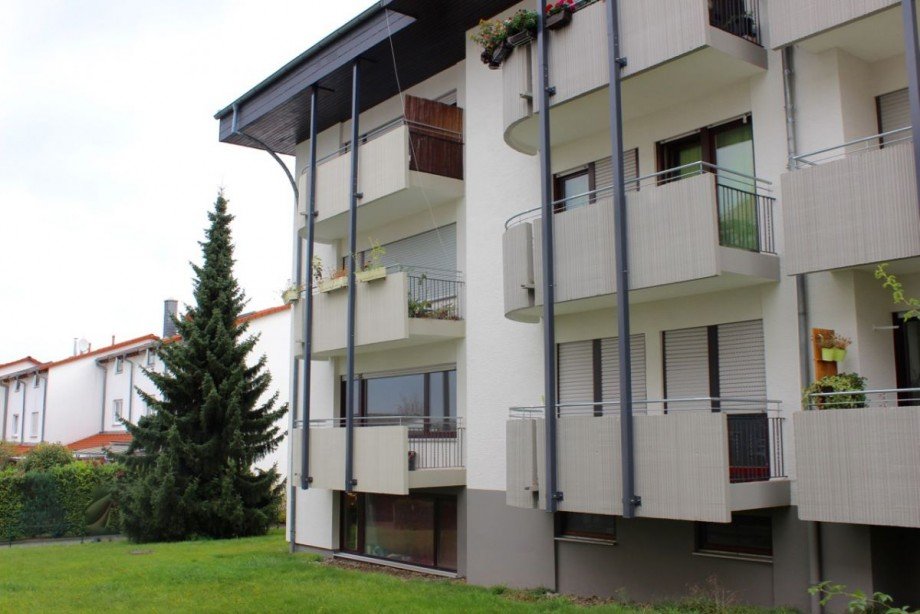 ger�umiger Westbalkon Erdgeschosswohnung Ro�dorf