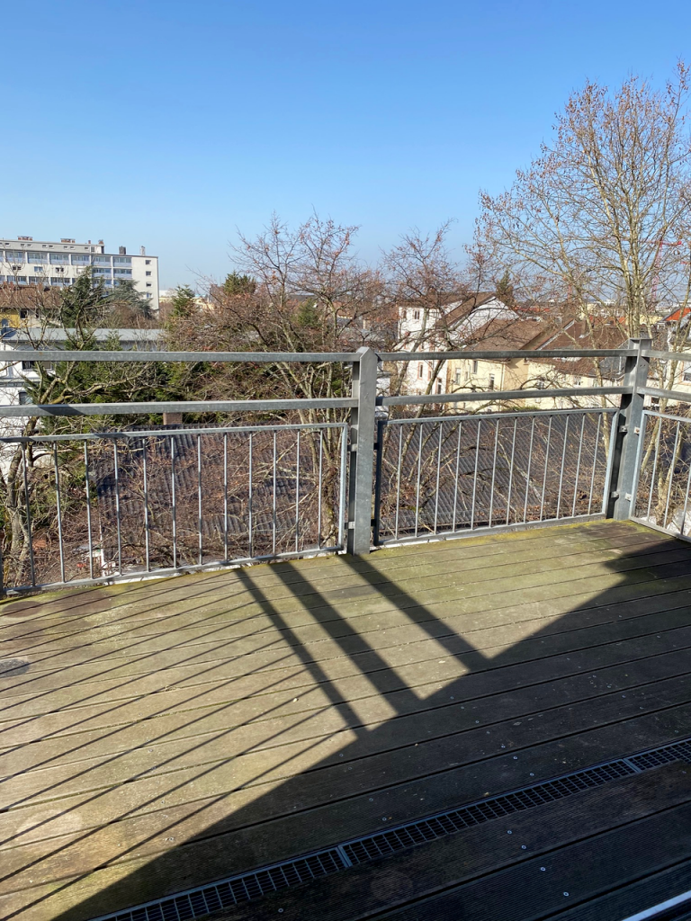 Balkon Darmstadt Dachgeschosswohnung Gro�z�gige 2 Zimmer Wohnung mit gro�em Balkon frei ab sofort