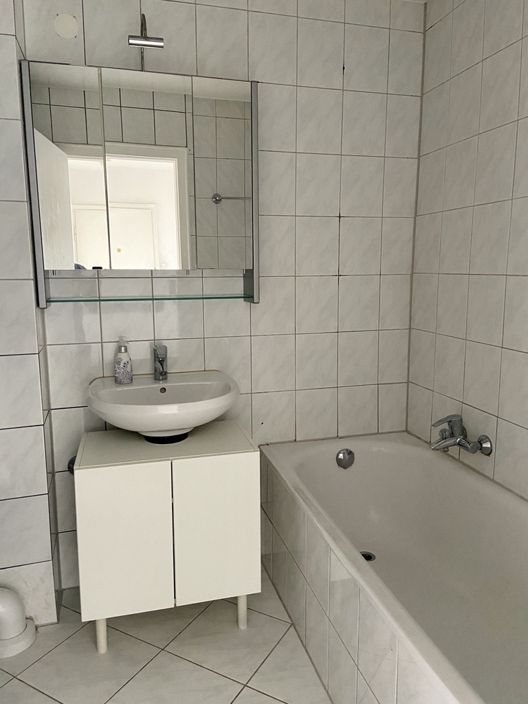 Badezimmer mit Badewanne Dachgeschosswohnung Darmstadt