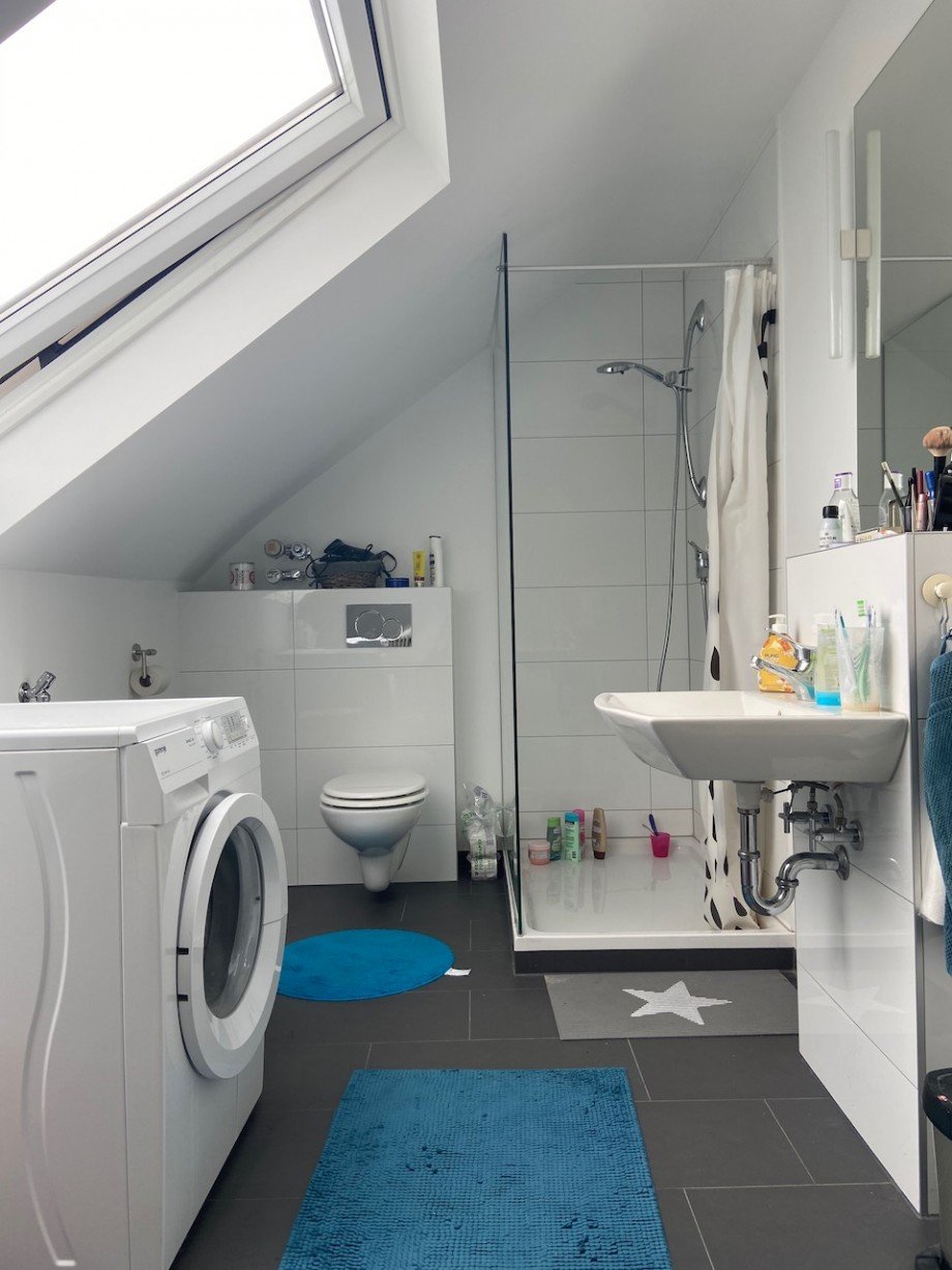 Badezimmer mit Dusche Dachgeschosswohnung Darmstadt