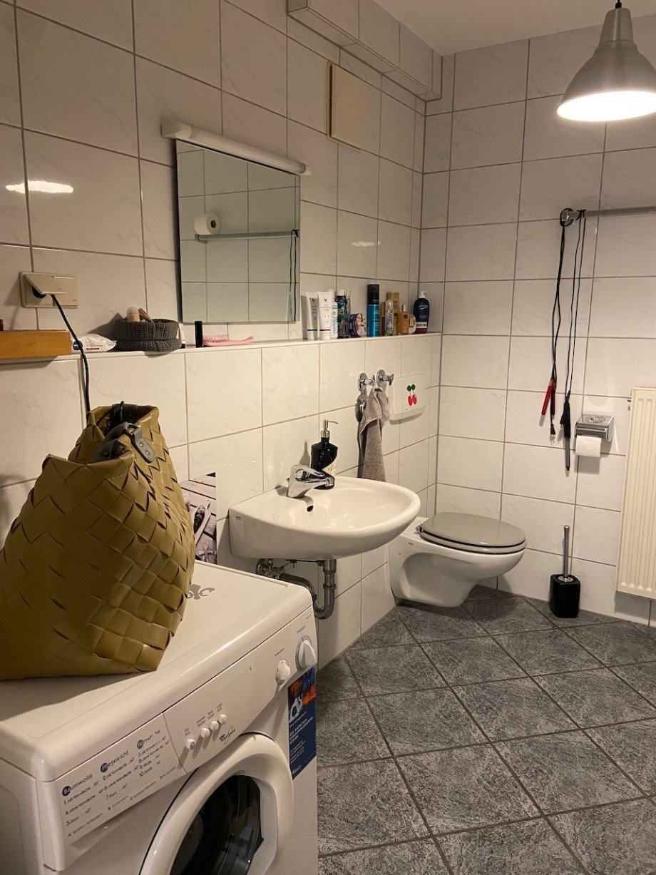 Badezimmer mit WM-Anschluss Etagenwohnung Darmstadt