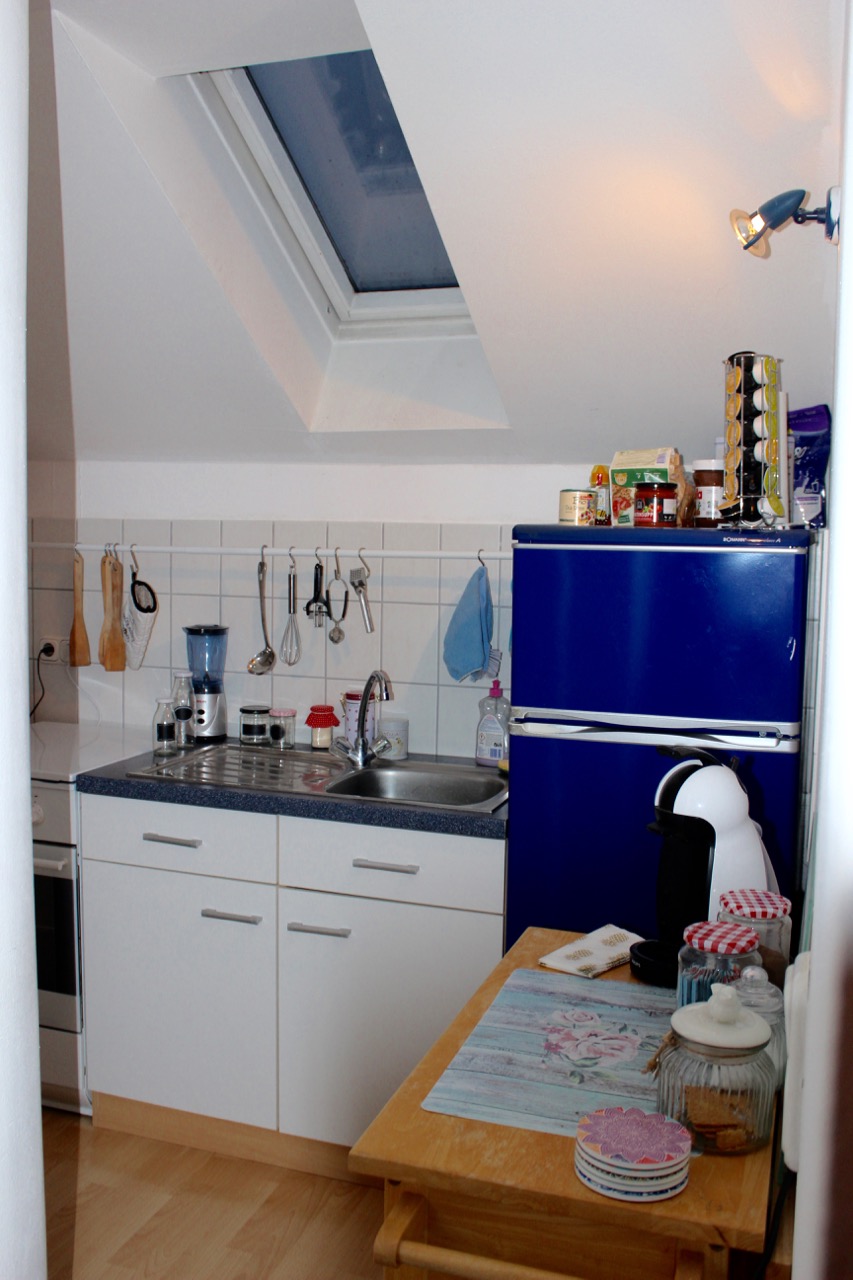 kleine K�che (EBK gegen Abstand) Dachgeschosswohnung Ober-Ramstadt
