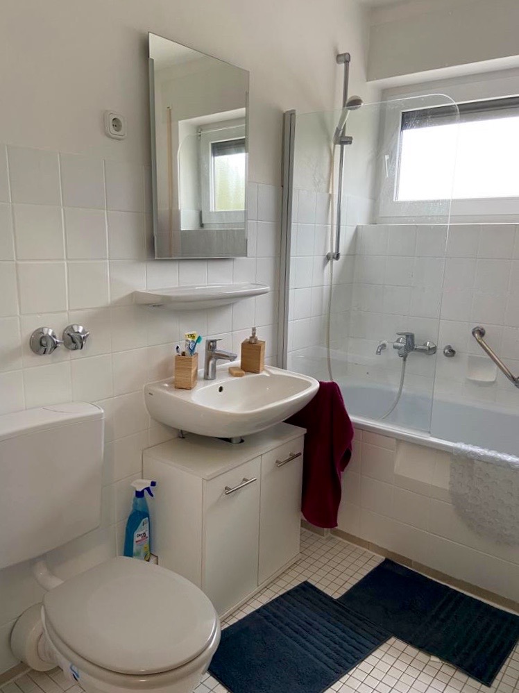 Badezimmer mit Badewanne Etagenwohnung Ro�dorf