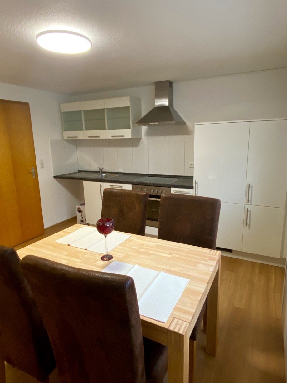 Wohnbereich mit K�che Souterrainwohnung Darmstadt