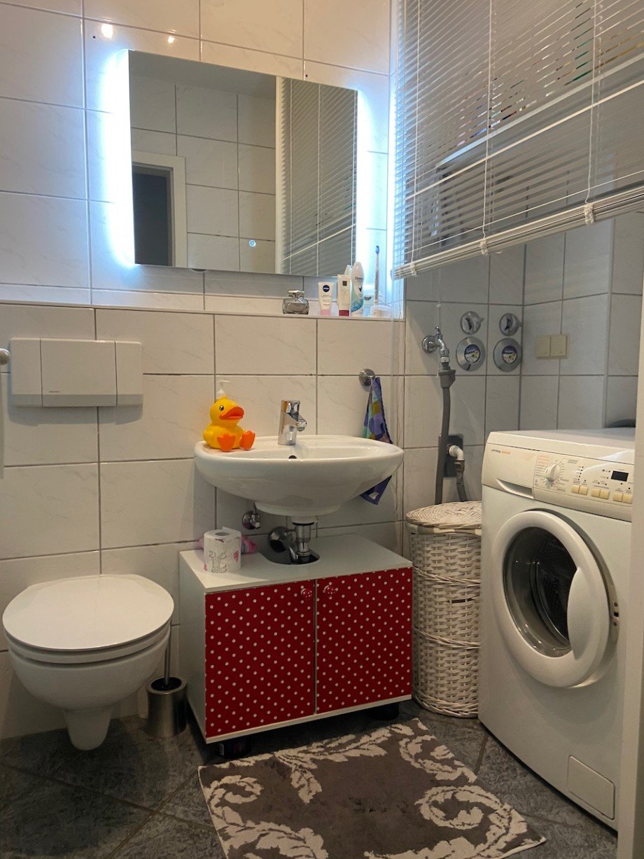 Badezimmer mit Badewanne Etagenwohnung Darmstadt