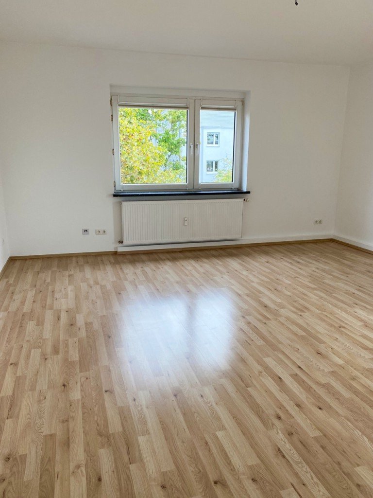 Wohnzimmer Darmstadt Etagenwohnung Darmstadt - Bessungen: Ruhige Lage, Balkon und EBK