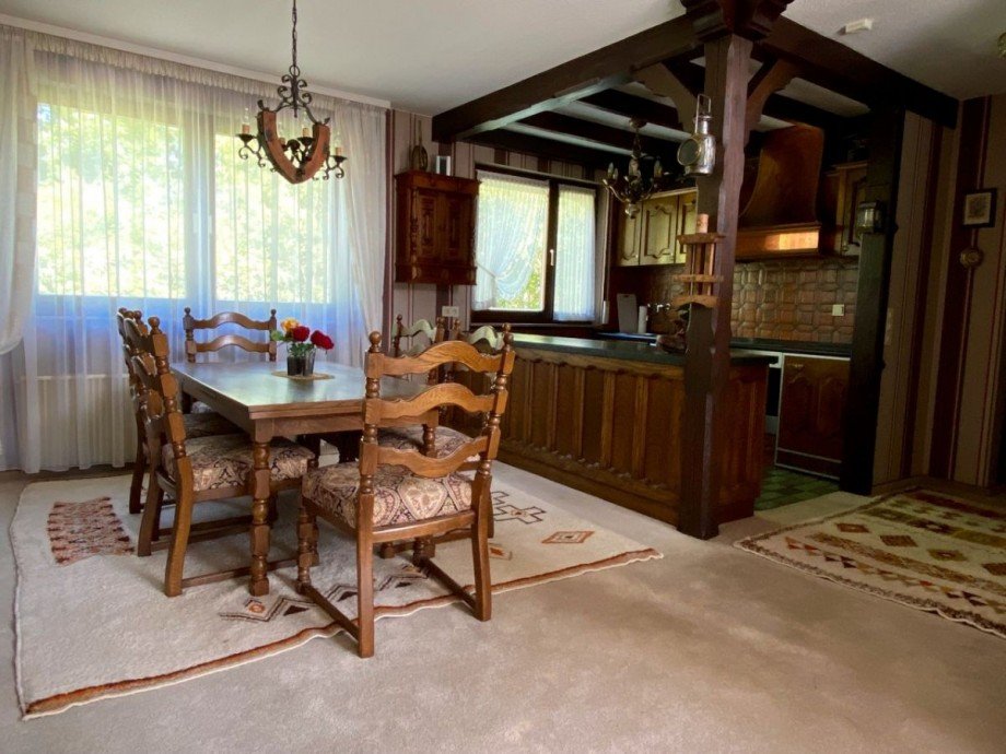 Essbereich mit Blick in die K�che Bungalow Darmstadt