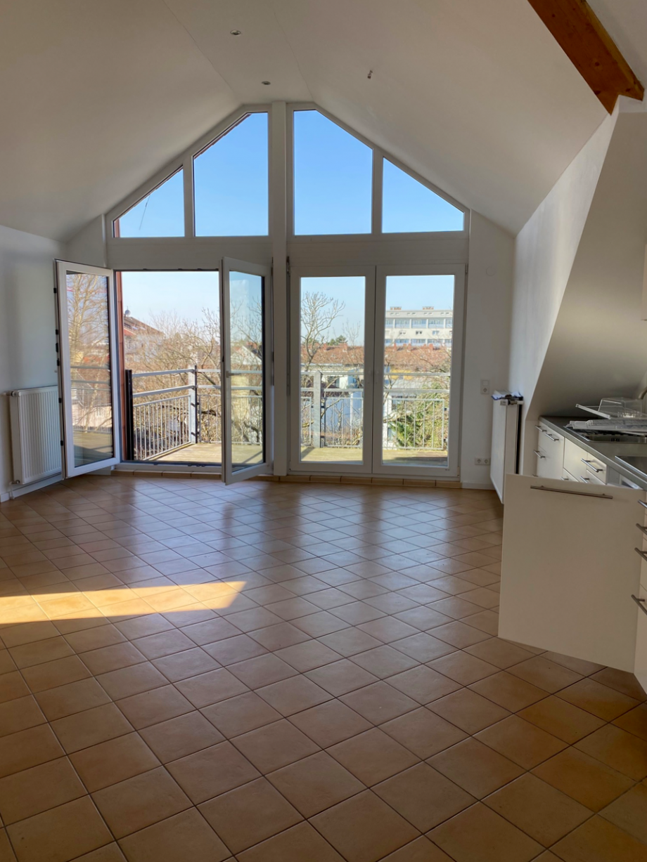 Wohnbereich mit K�che Dachgeschosswohnung Darmstadt