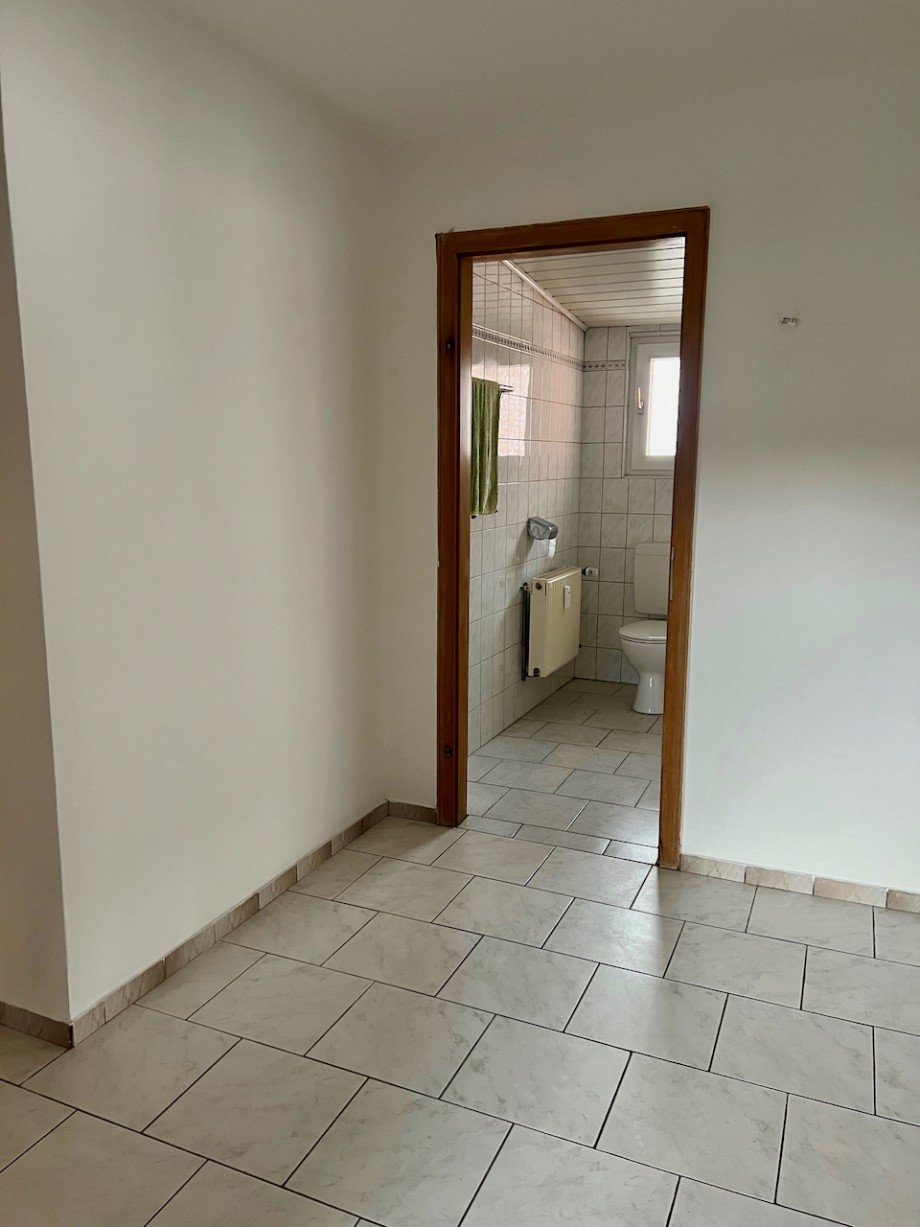 Racano Immobilien Flur Dachgeschosswohnung Messel