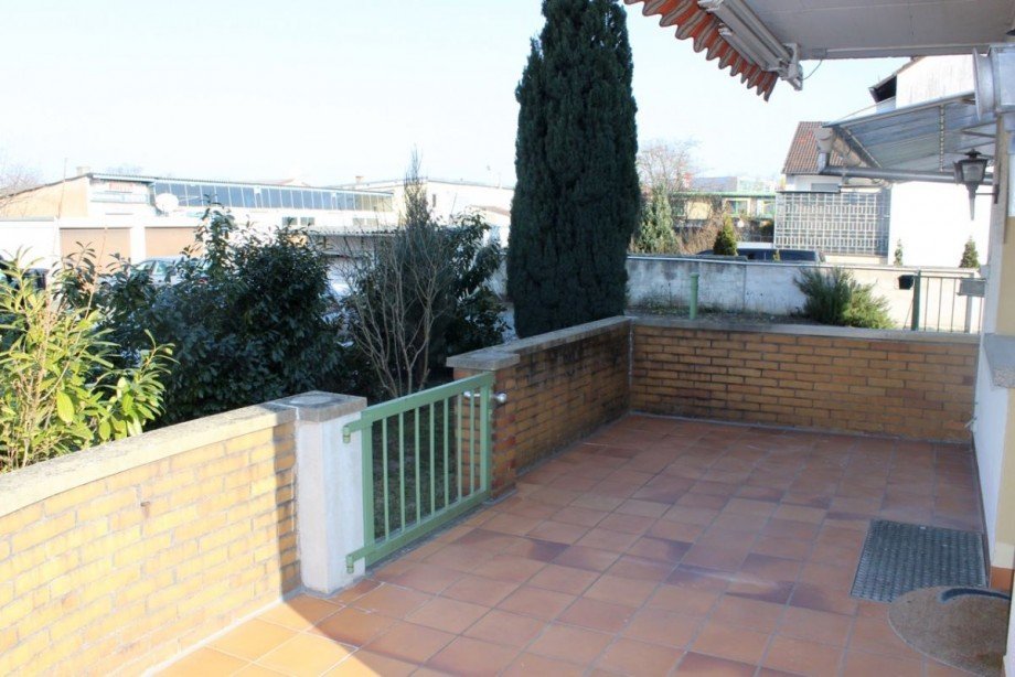 Terrasse mit Zugang zur Gr�nfl�che Erdgeschosswohnung Darmstadt