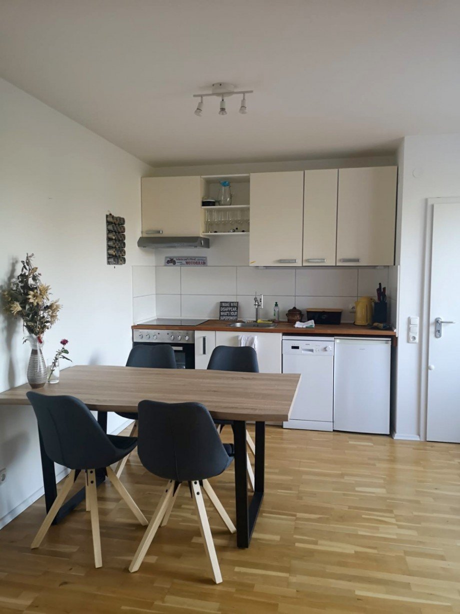 Essbereich mit Blick auf die K�che Dachgeschosswohnung Darmstadt