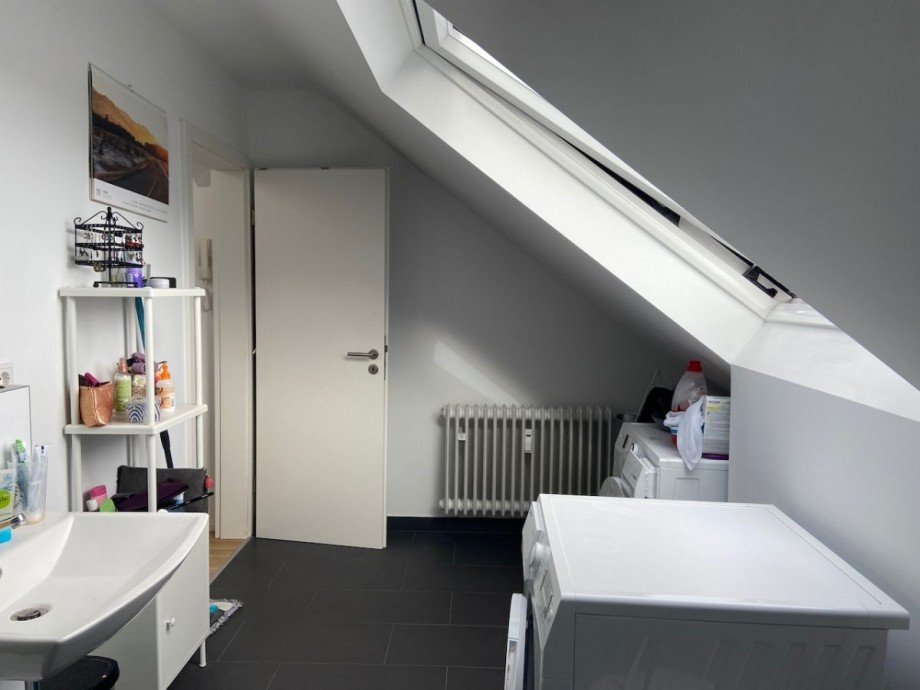Badezimmer mit Dusche Dachgeschosswohnung Darmstadt